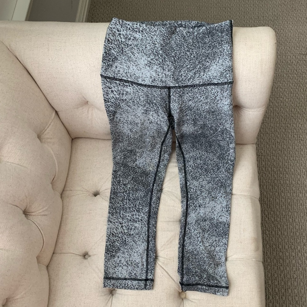 Lululemon black and grey Capri leggings